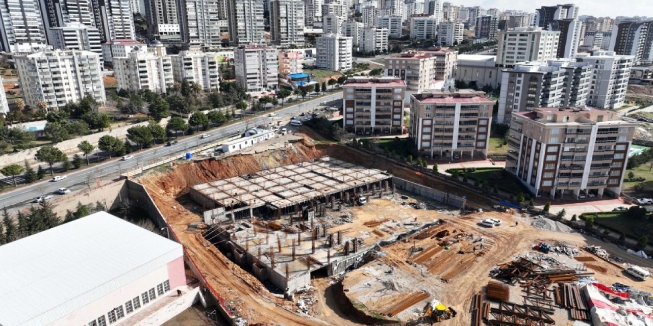 Kahramanmaraş’ta gençlik ve spor merkezi inşaatı sürüyor