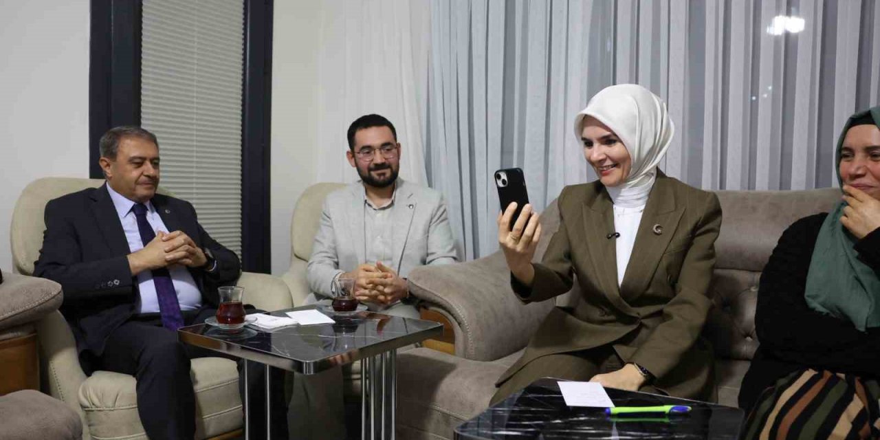 Bakan Göktaş Şanlıurfa’da depremzede aileyi ziyaret etti