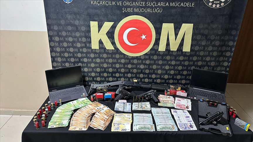 Rüşvet ve kaçakçılık operasyonunda 26 zanlı tutuklandı