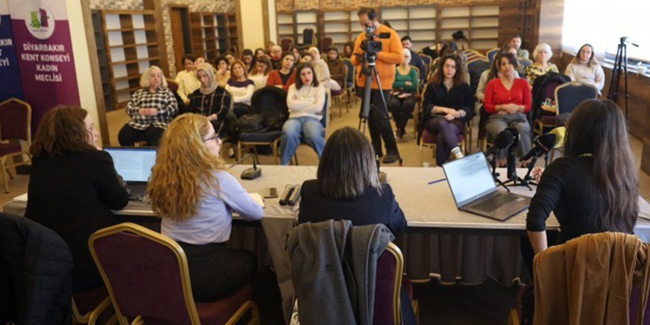 Diyarbakır’da kadın yoksulluğu paneli: Kapitalizm kadın emeğini sömürüyor