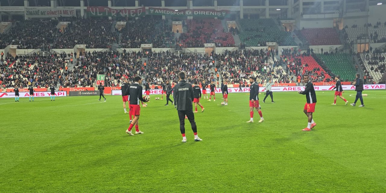 Amedspor Vanspor FK maçı öncesi tribünlerde kardeşlik rüzgarı