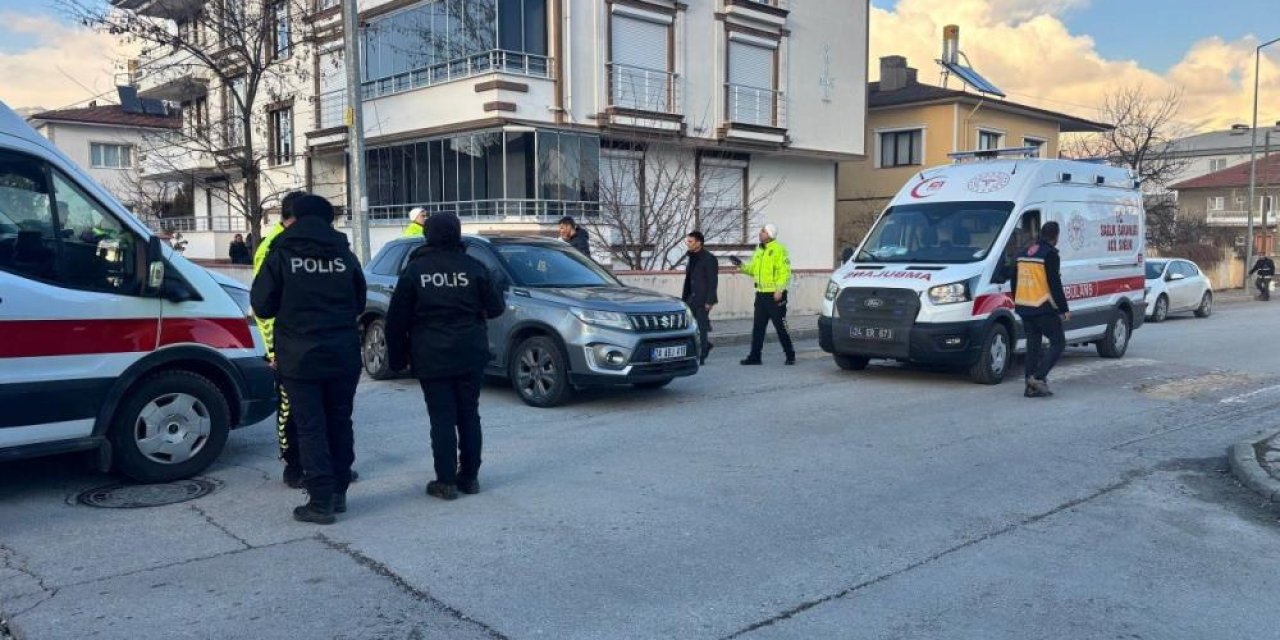 İki otomobil çarpıştı: 3 yaralı