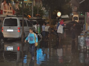 Yağmur ve fırtına Siirt’te etkili oldu