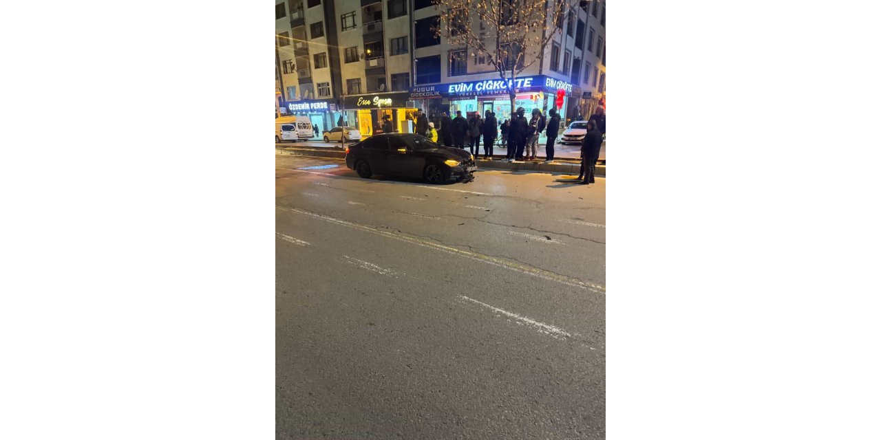 Otomobil yayalara çarptı: 2 ağır yaralı