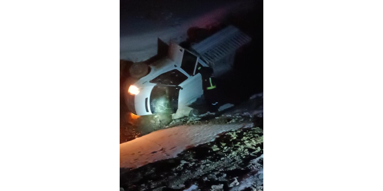 Kamyonet şarampole yuvarlandı: 3 yaralı