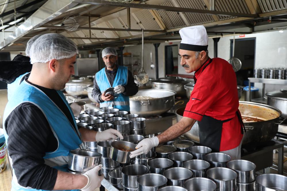 Diyarbakır’da denetimli serbestlik hükümlüleri aşevinde görev aldı