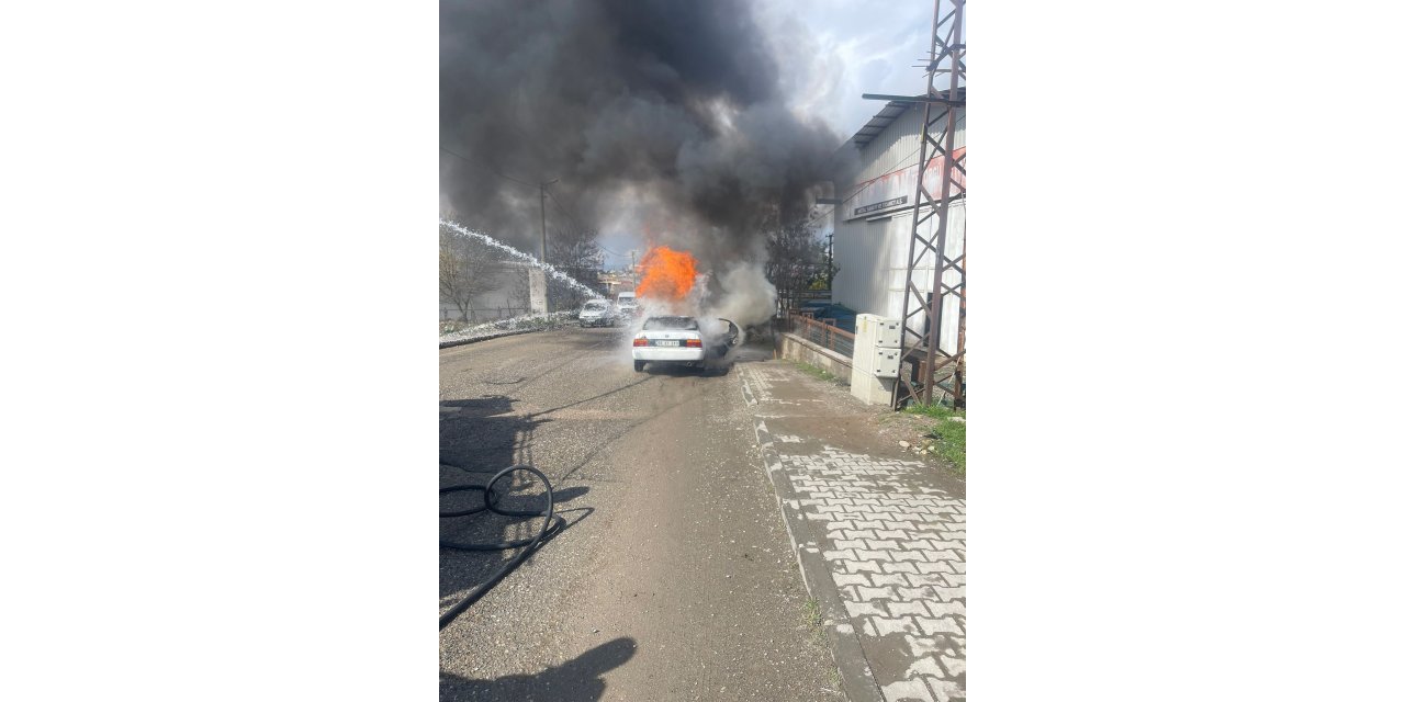 Seyir halindeki otomobil alevlere teslim oldu