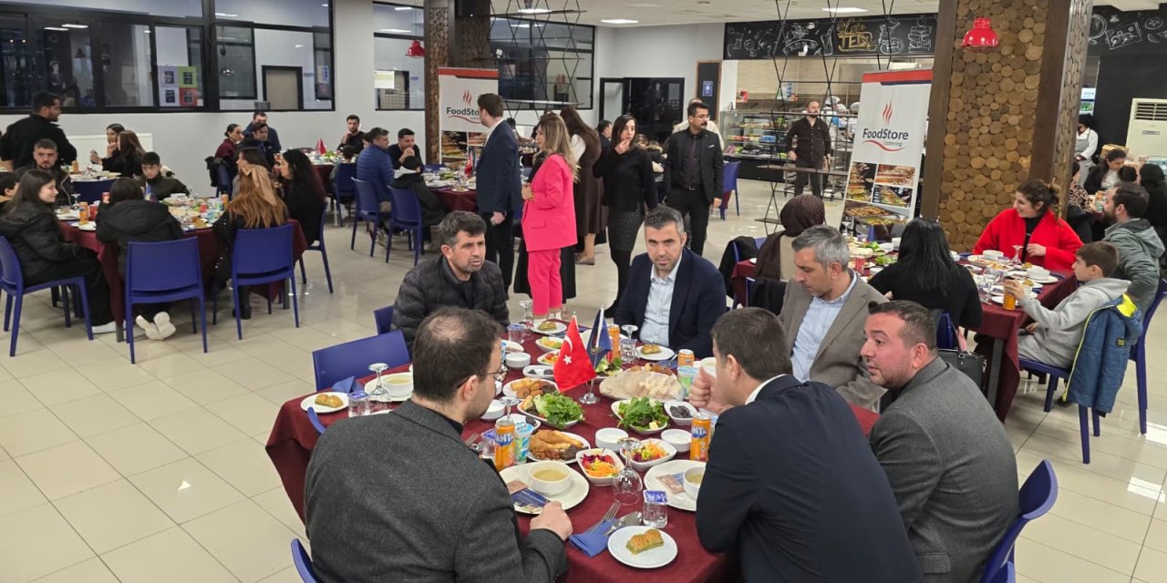 Diyarbakır TED Koleji iftarda depremzedelerle buluştu