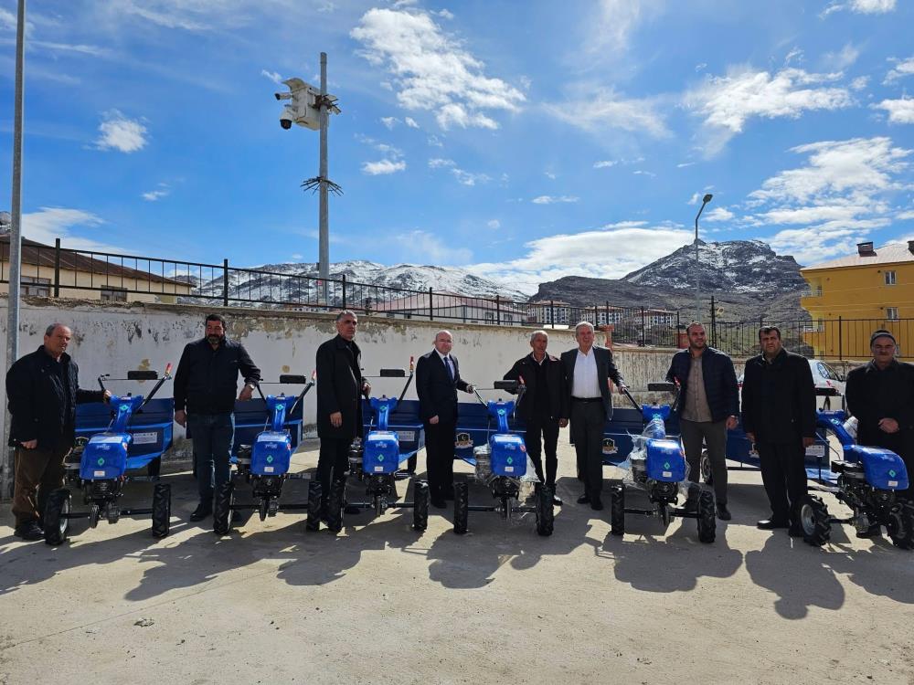 Diyarbakır’da üreticilere tarım aletleri dağıtıldı