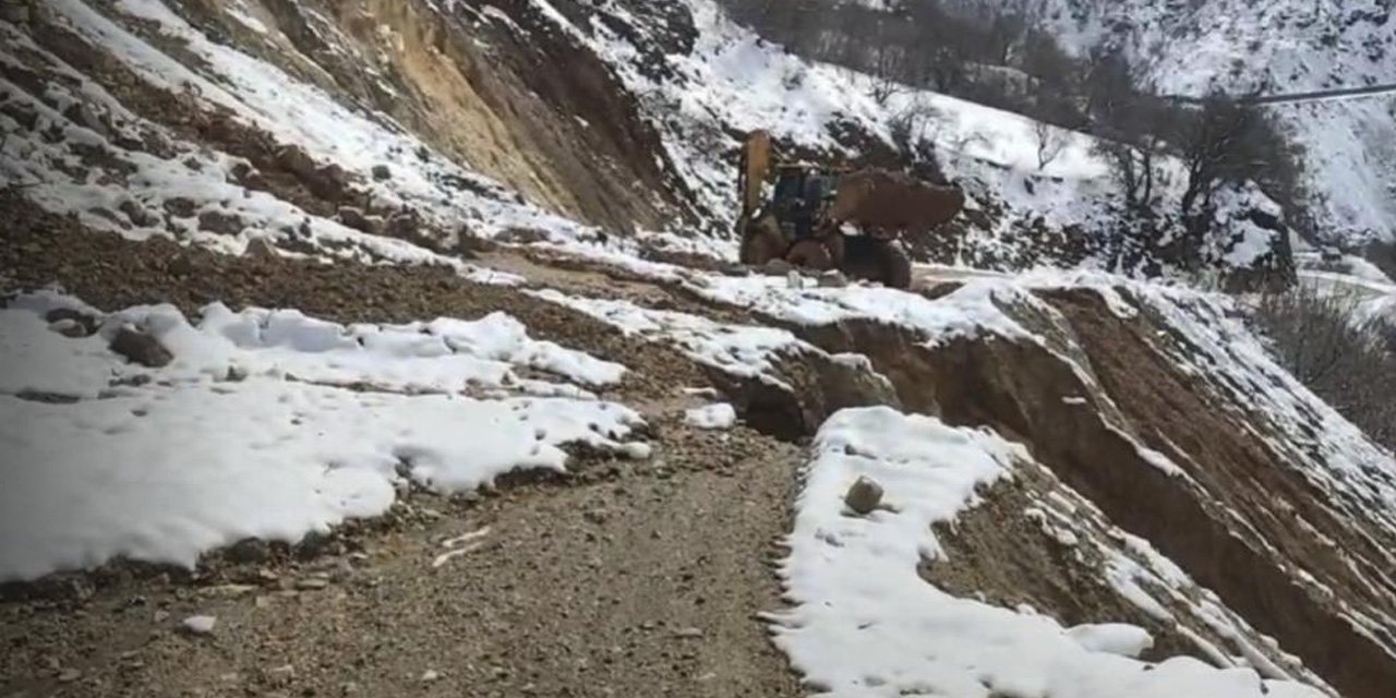 Diyarbakır’da heyelan sonucu kapanan yol ulaşıma açıldı