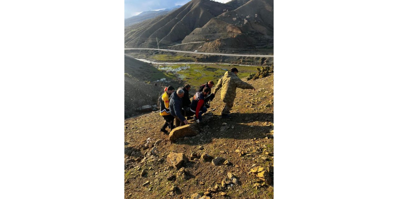 Otomobil şarampole yuvarlandı: 1 ölü, 1 yaralı