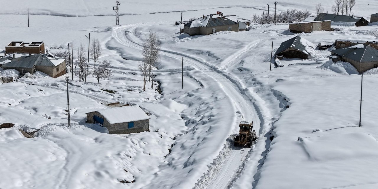 Van'da kapanan 355 yol açıldı