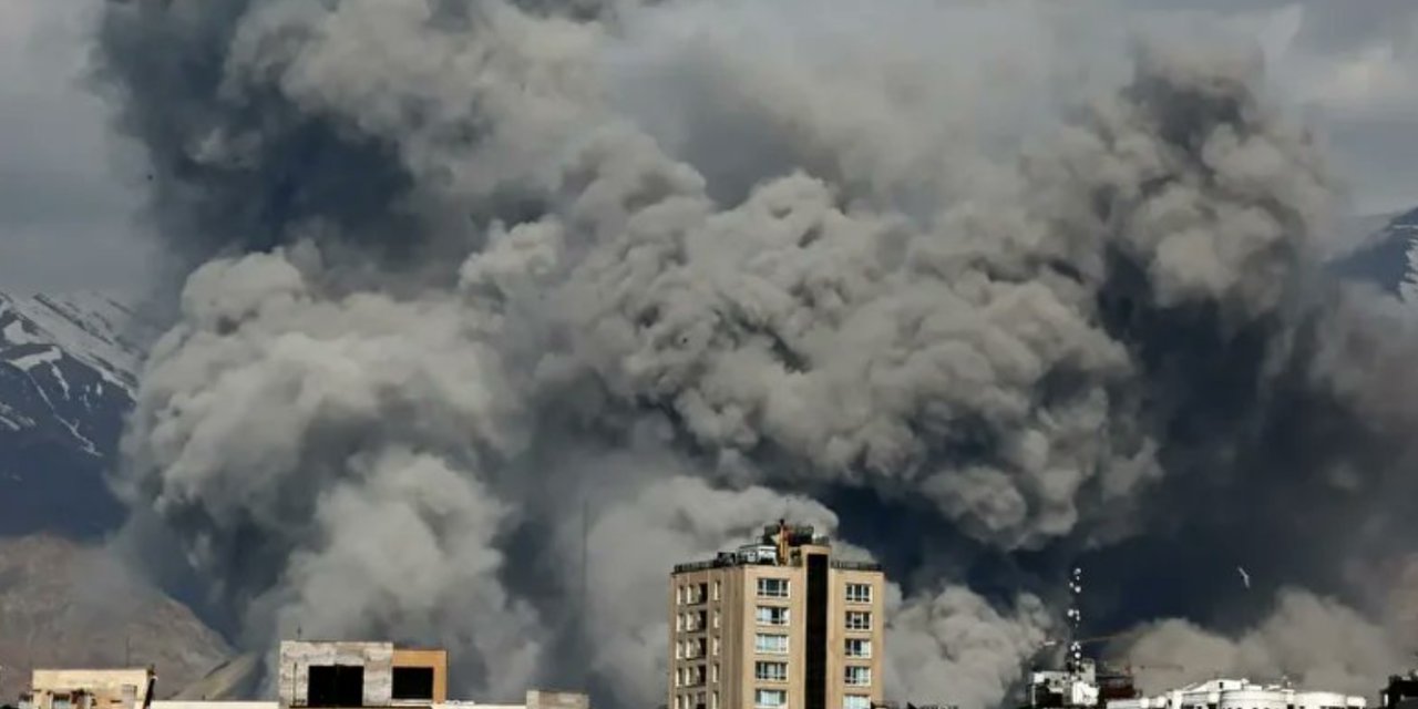 İran Devlet Televizyonu vuruldu