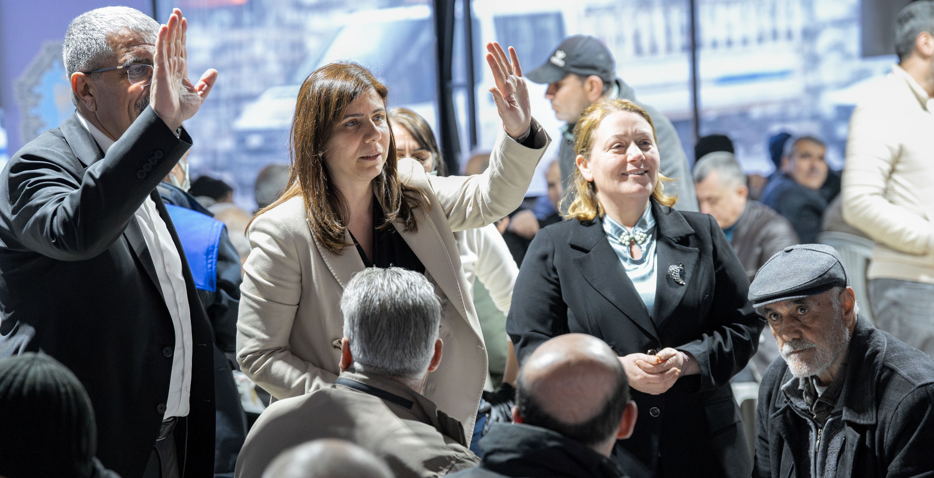 Eşbaşkanlar yurttaşlarla oruç açtı