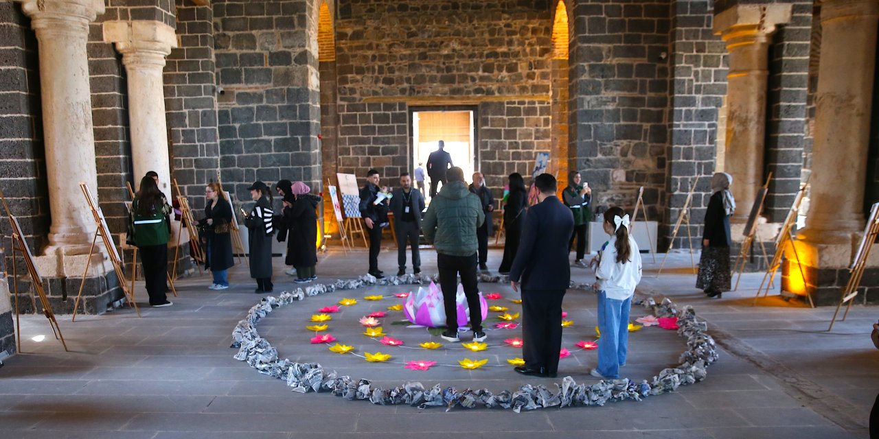 Diyarbakır'da “bağımsızlığın ışığında” sergisi açıldı