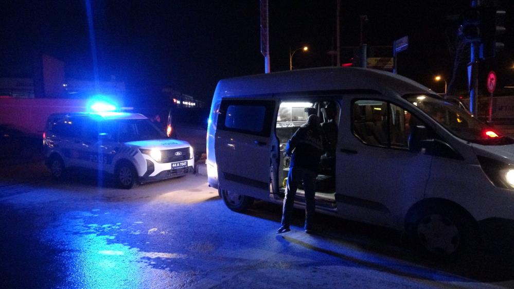 Husumetliler arasında bıçaklı kavgası: 5 yaralı