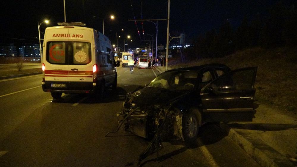 Üç aracın karıştığı kazada 4 kişi yaralandı