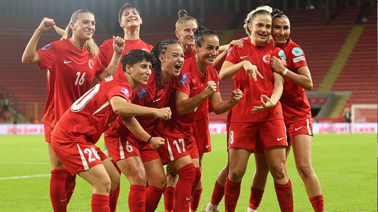 Türkiye Kadın Milli Takımı Liderliğini Korumak Peşinde