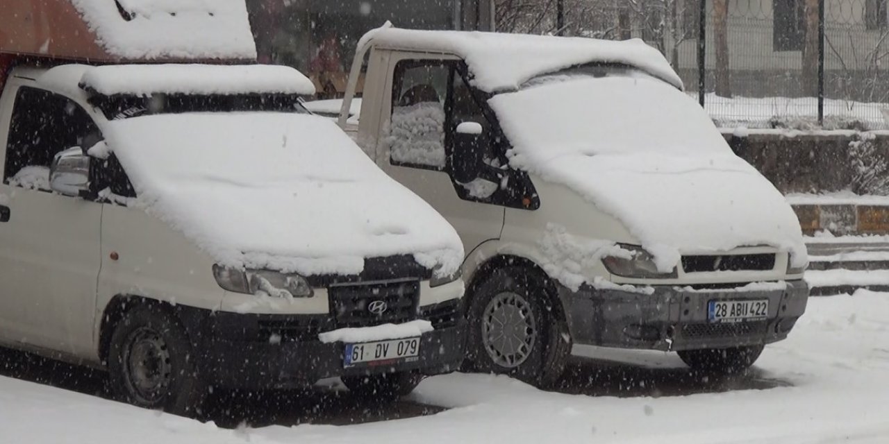 Ahlat’ta 11 köy yolu ulaşıma kapandı