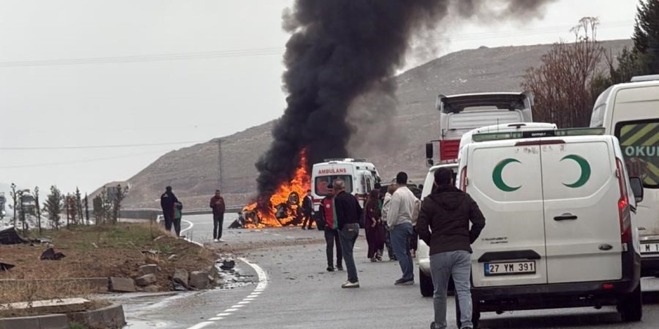 Takla atan otomobilde yangın çıktı