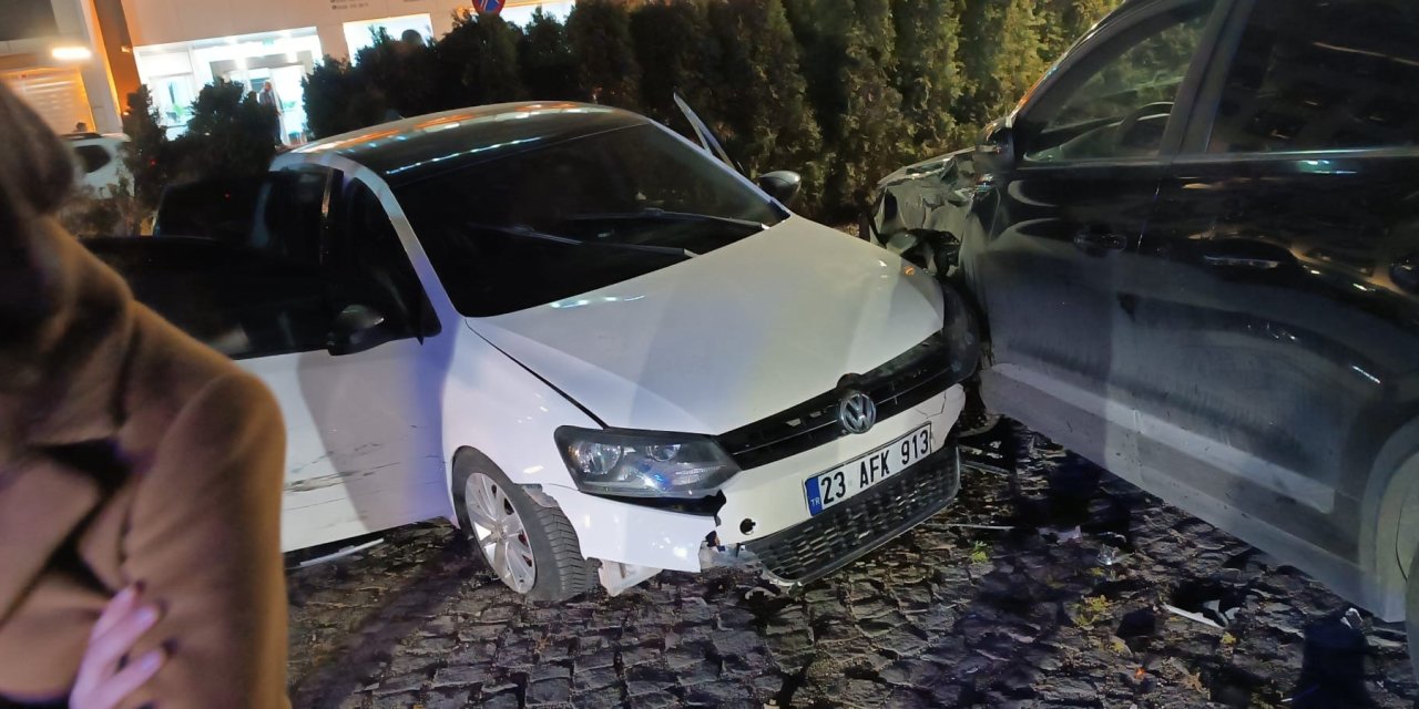 Bingöl’de iki otomobil çarpıştı: 4 yaralı