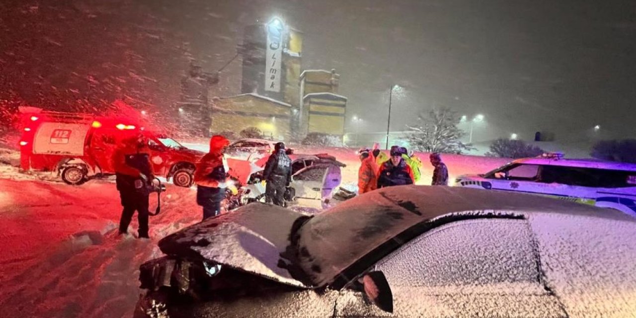 İki otomobil çarpıştı: 7 yaralı