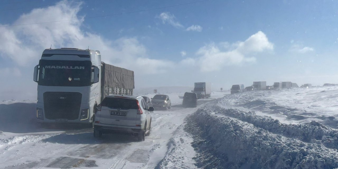Ulaşıma kar ve tipi engeli