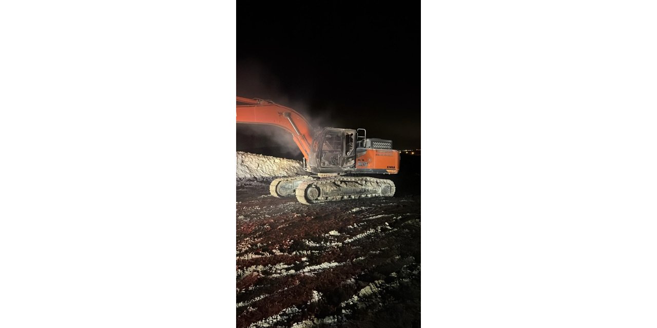 OSB’de iş makinesi kimliği belirsiz kişilerce yakıldı