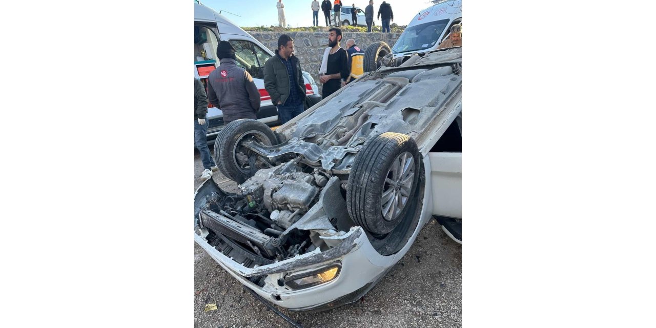 Diyarbakır'da kontrolden çıkan otomobil takla attı