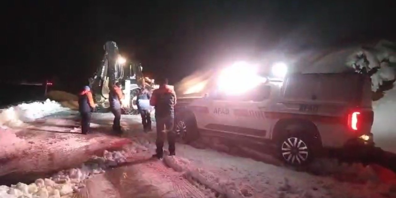 Fırtınada mahsur kalan AFAD ekipleri kurtarıldı