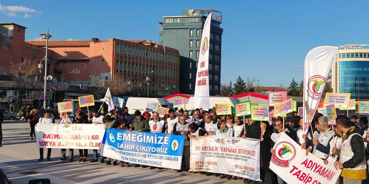 Diyarbakır’da sağlık emekçileri 14 mart için yürüdü
