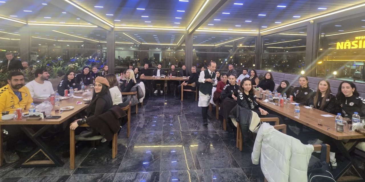 Diyarbakir Megararon Spor  Kadın Voleybol Takımı İftarda Buluştu