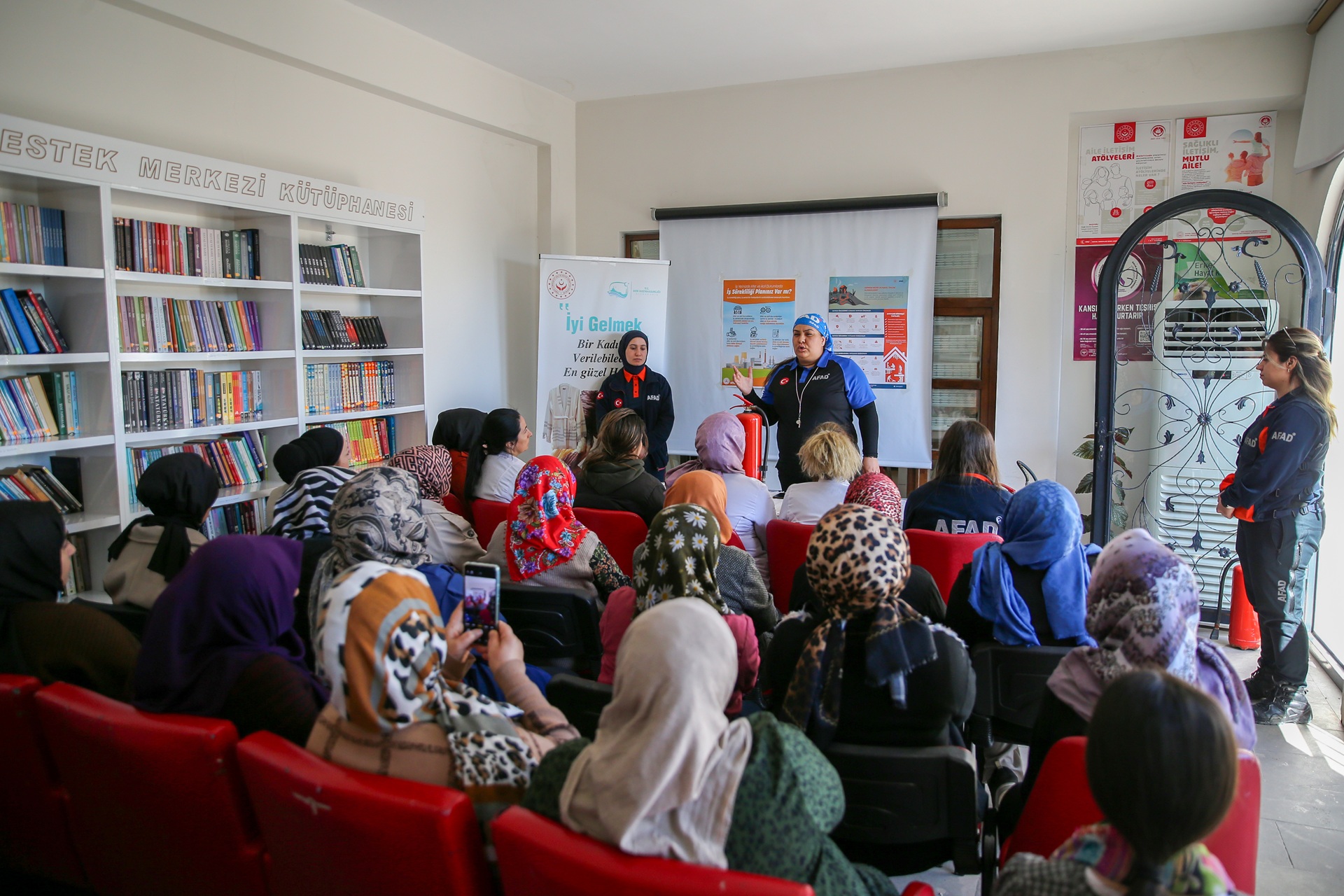 AFAD eğitimleriyle kadınlar afetlere karşı bilinçlendiriliyor