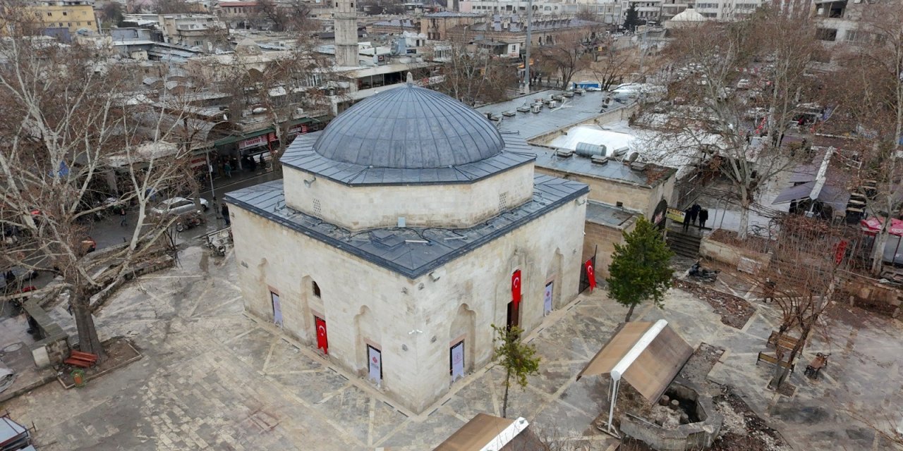 Depremde hasar gören cami 2 yıl sonra açıldı