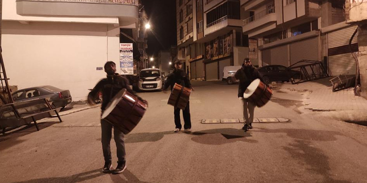 Diyarbakır 40 yıldır halay davulu sahur geleneği sürüyor