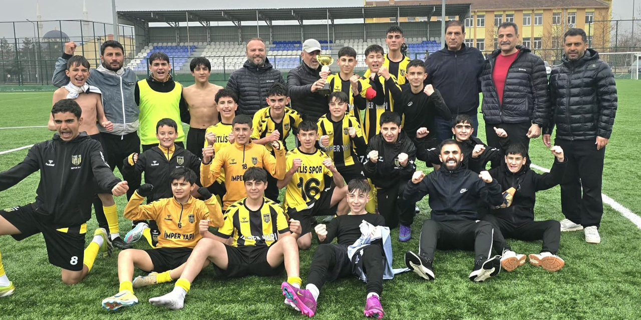 Diyarbakır ASKF Şampiyon Bitlis 1916 sporun Kupasını takdim etti