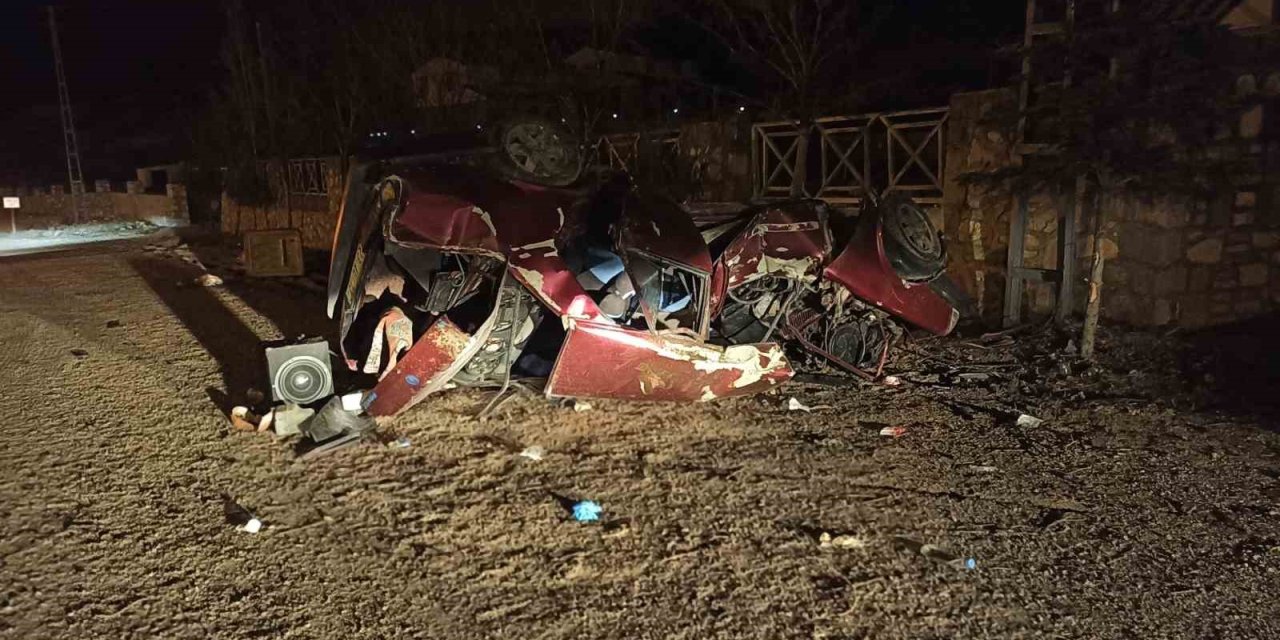 Takla atan otomobil hurdaya döndü