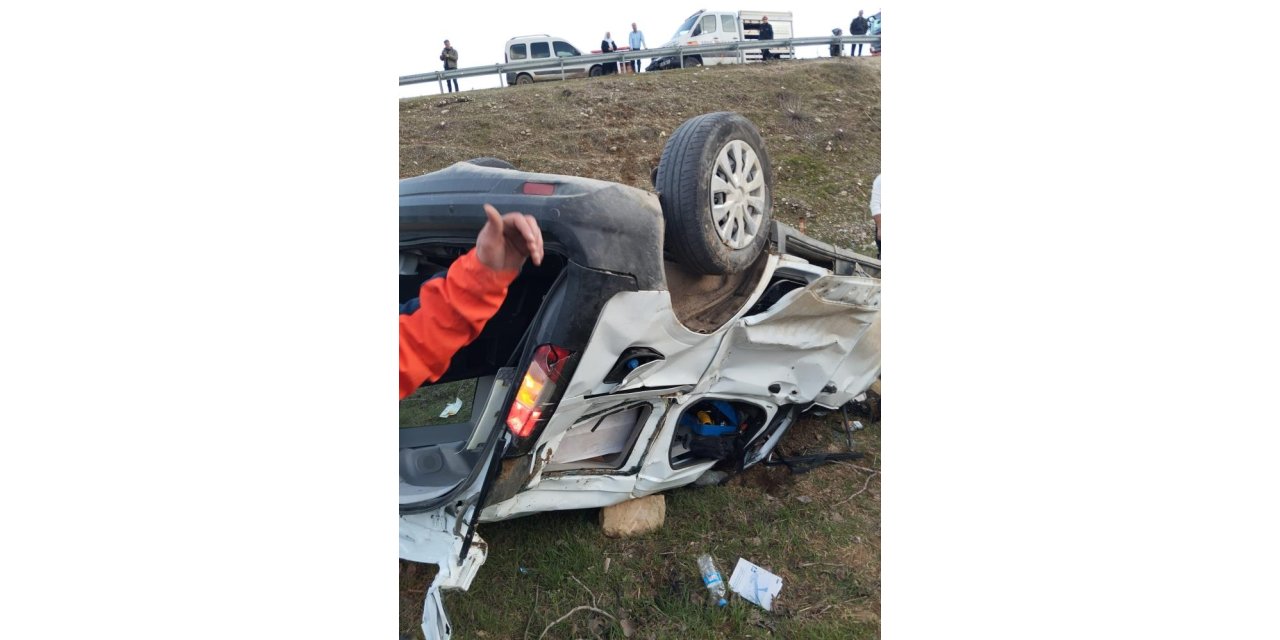 Otomobil şarampole yuvarlandı: 1 ölü, 2 yaralı