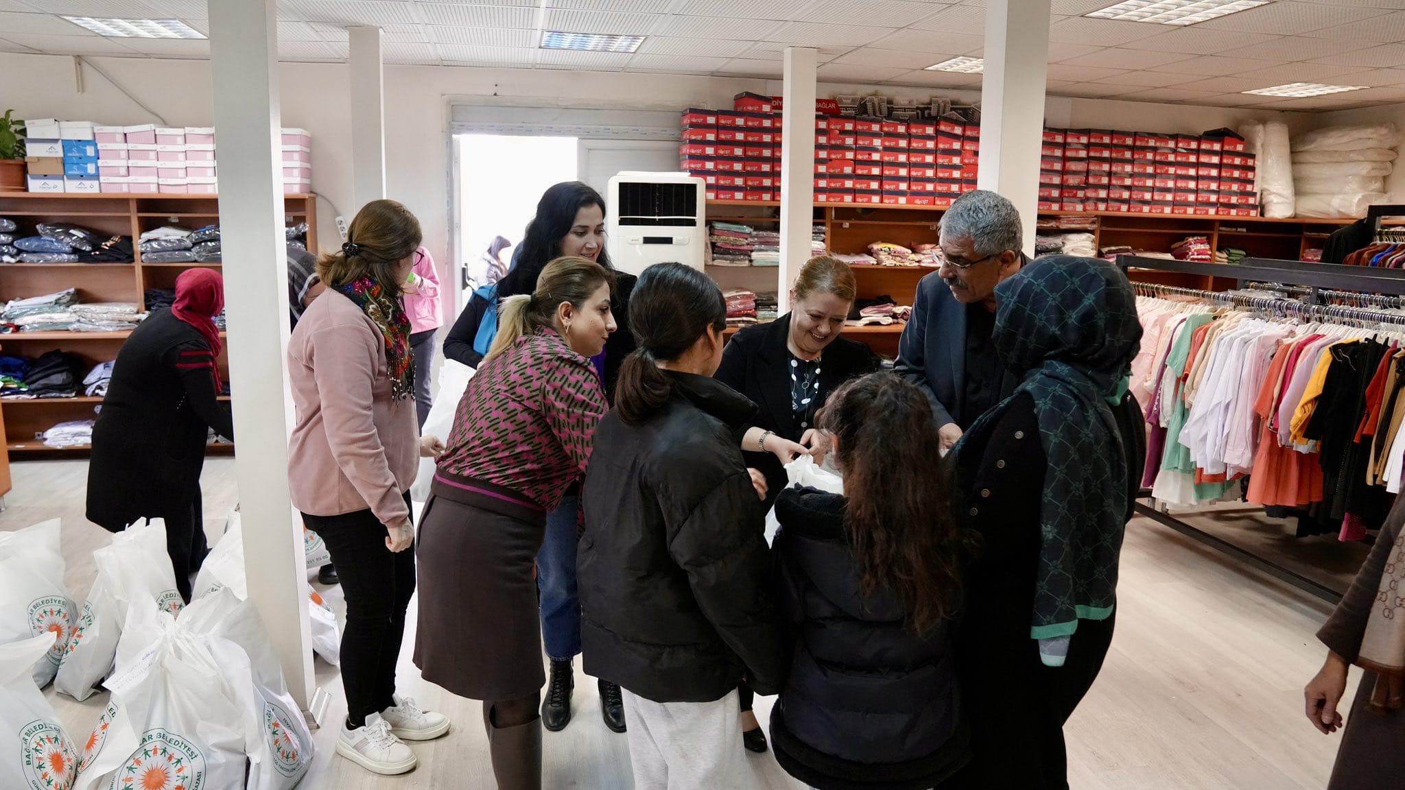 Bayram dayanışması: Bin 193 yurttaşa giyim ve ayakkabı desteği sağlandı