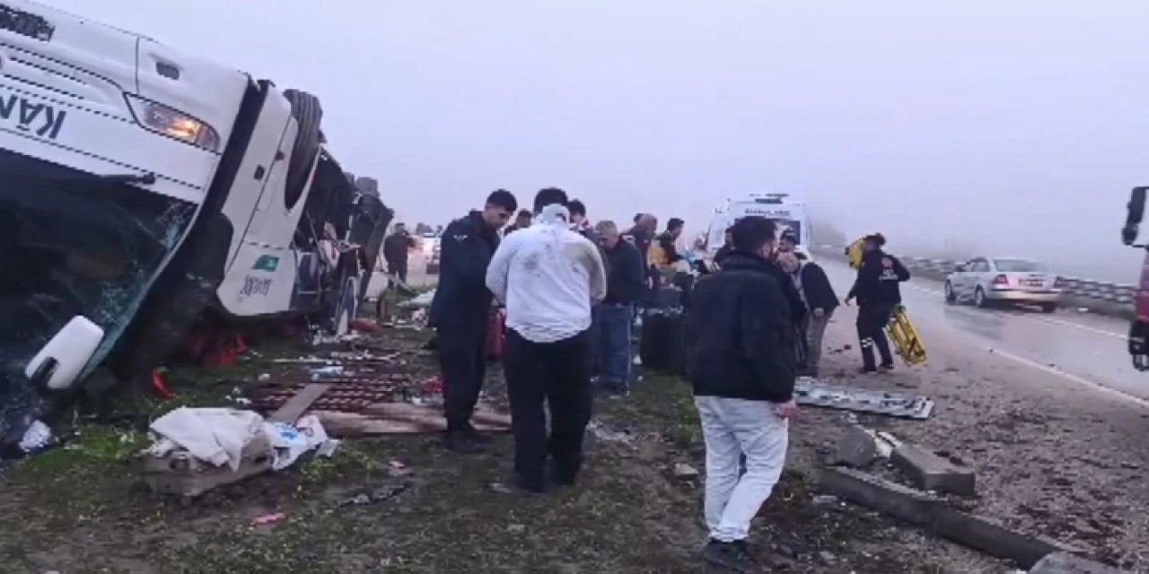 Adana’da yolcu otobüsü devrildi: 2 ölü, 19 yaralı