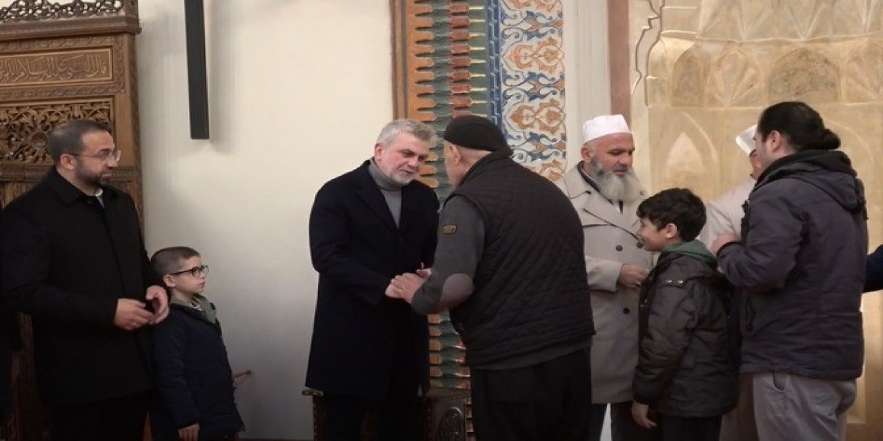 Tarihi Ulu Cami’de deprem sonrası ilk bayram namazı kılındı