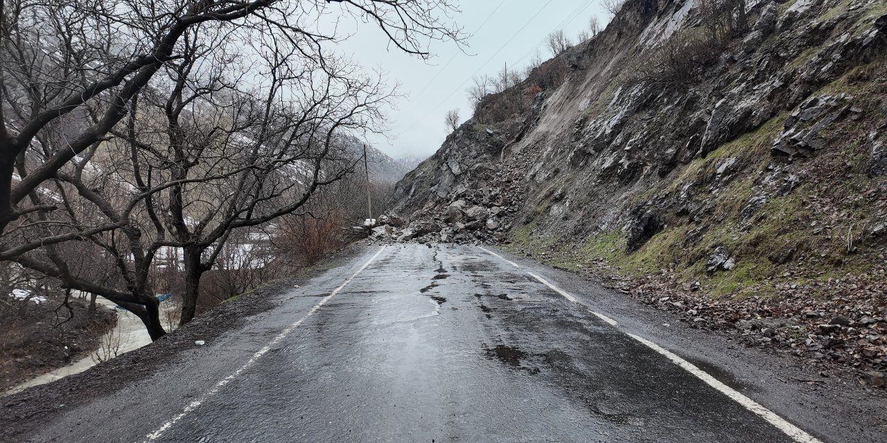Beytüşşebap'ta heyelan meydana geldi