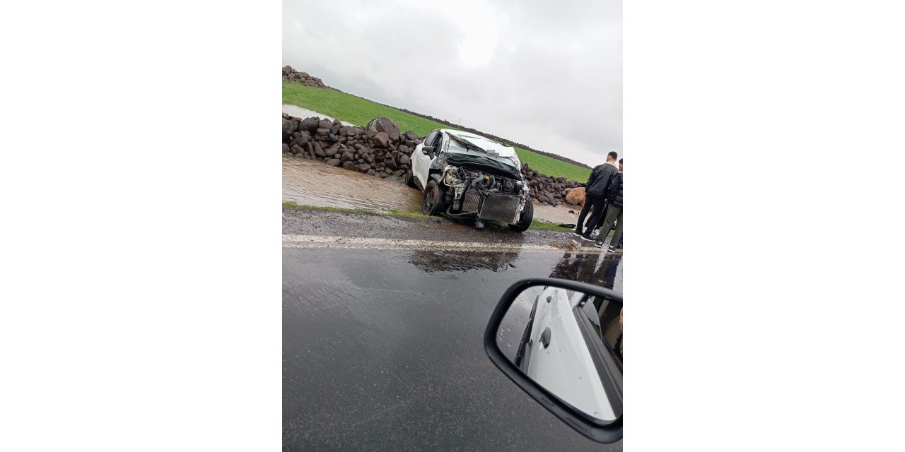 Diyarbakır'da otomobil takla attı: 2 yaralı