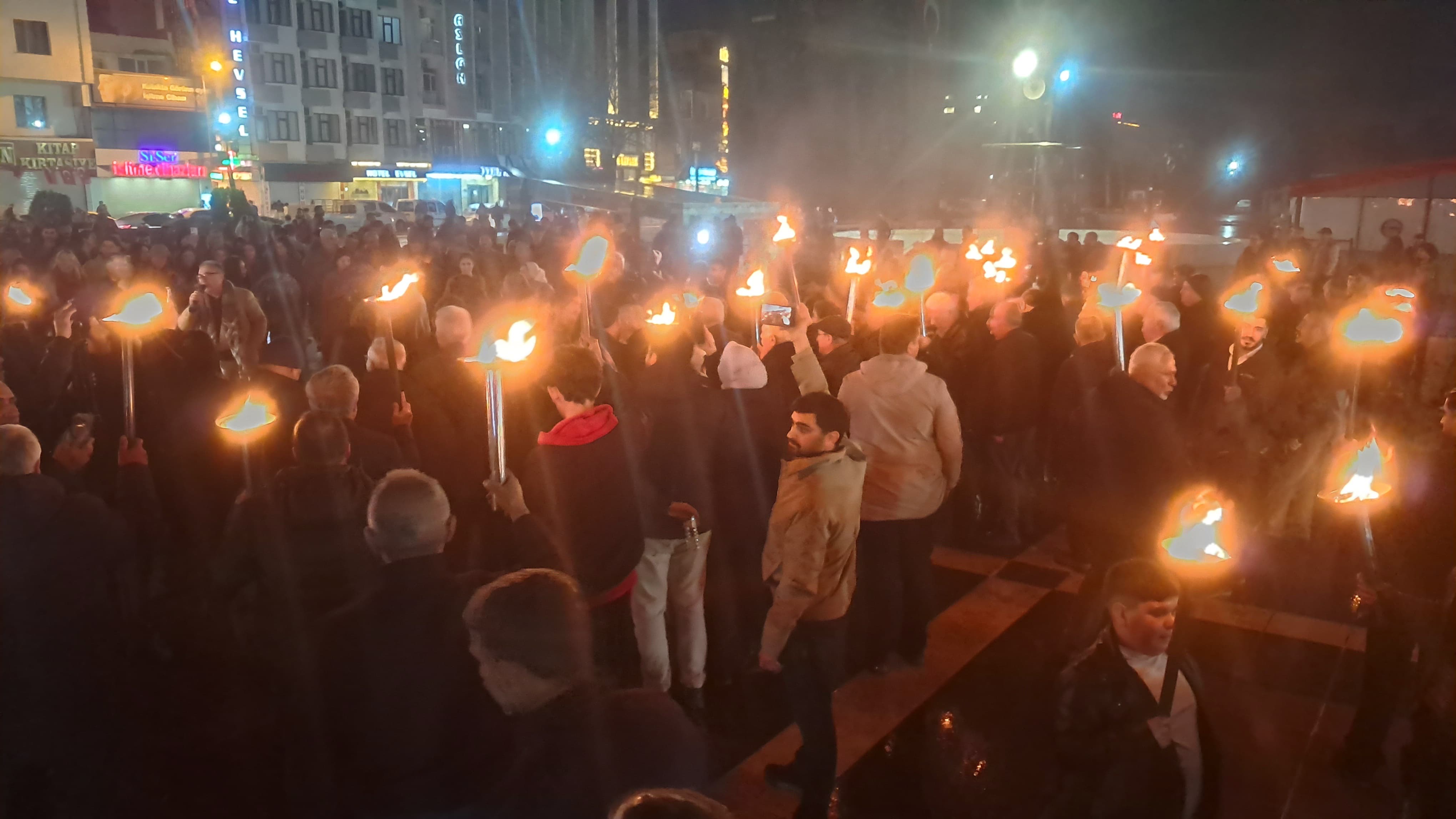 ŞEYH SAİD MEYDANINDA NEWROZ COŞKUSU:  "ORTAK ULUSAL BİR İRADE YARATILMALI"