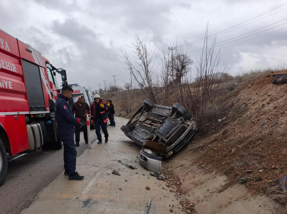 Kontrolden çıkan araç takla atıp ters döndü: 6 yaralı