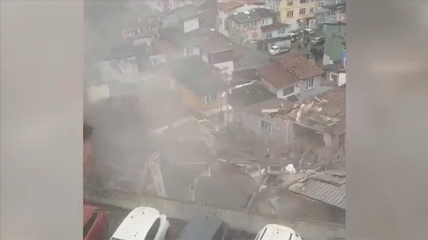 İstanbul’da 2 bina çöktü