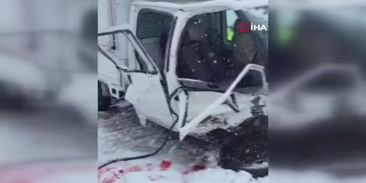 İki kamyonet çarpıştı: 8 yaralı