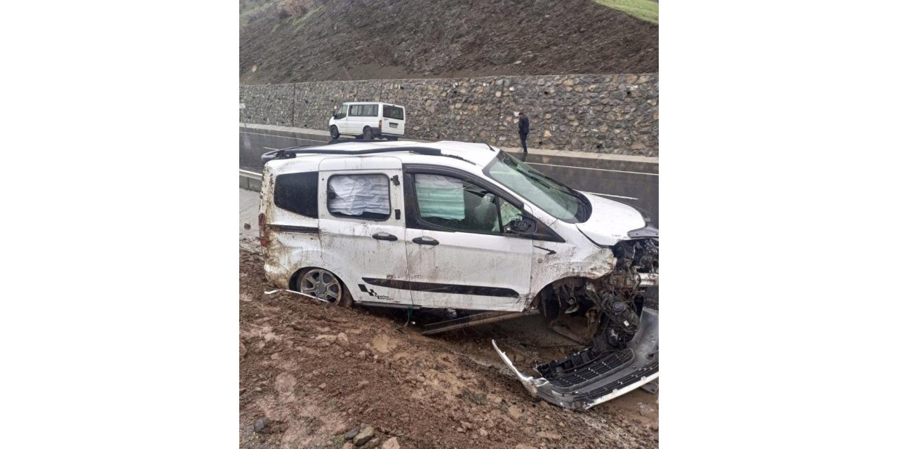 Kamyonet takla attı: 5 yaralı