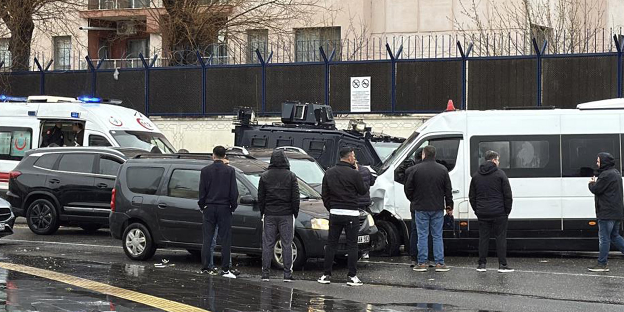 Diyarbakır'da zincirleme trafik kazası: 4 yaralı