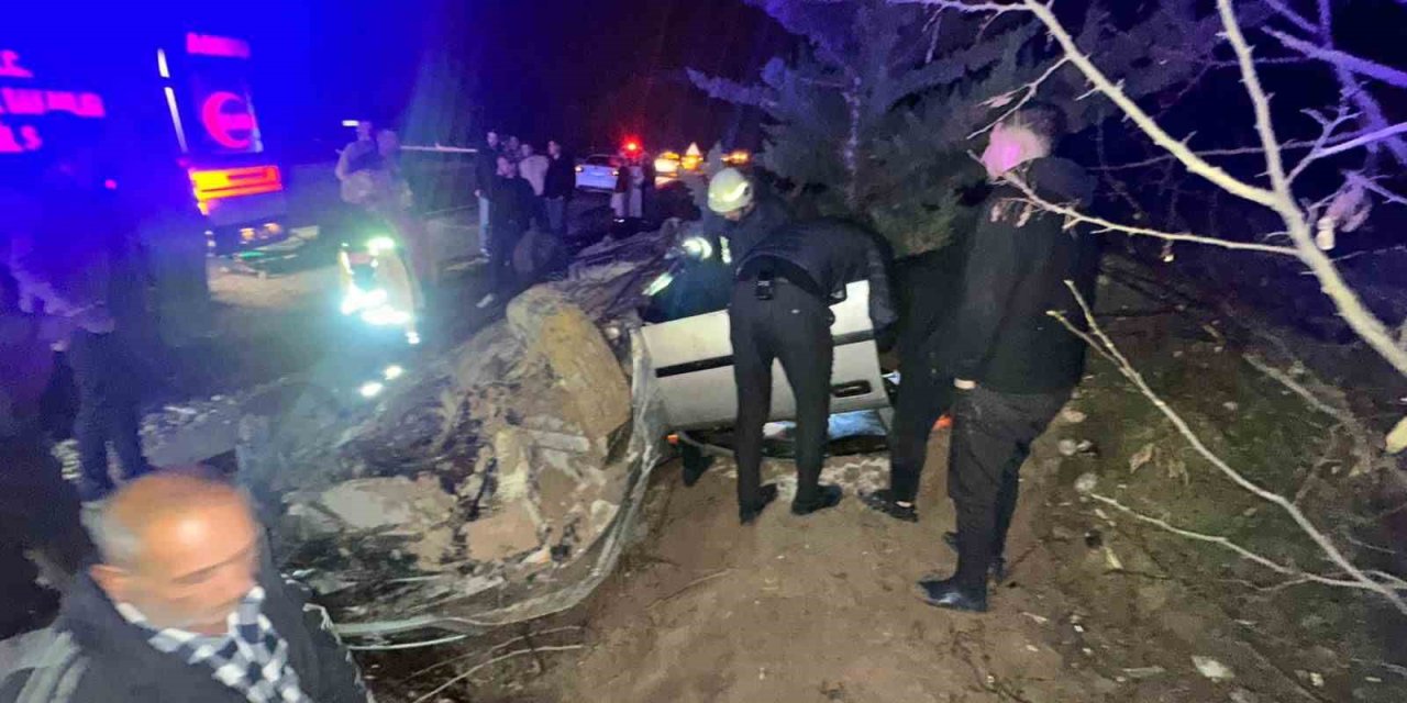 Otomobil şarampole yuvarlandı: 2 yaralı